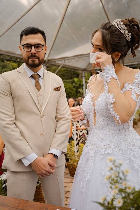 As melhores ideias e inspirações criativas de fotos de casamento registradas por fotógrafos profissionais de eventos da empresa Criativus Foto e Vídeo no Espaço Chácara Vila Velha: Fotos do momento da cerimônia'