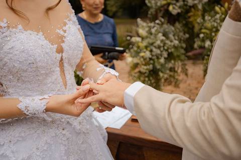 As melhores ideias e inspirações criativas de fotos de casamento registradas por fotógrafos profissionais de eventos da empresa Criativus Foto e Vídeo no Espaço Chácara Vila Velha: Fotos do momento da cerimônia'