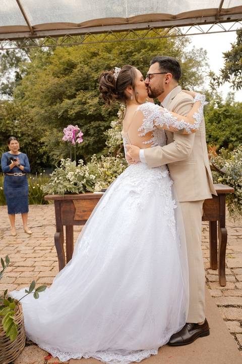 As melhores ideias e inspirações criativas de fotos de casamento registradas por fotógrafos profissionais de eventos da empresa Criativus Foto e Vídeo no Espaço Chácara Vila Velha: Fotos do momento da cerimônia'