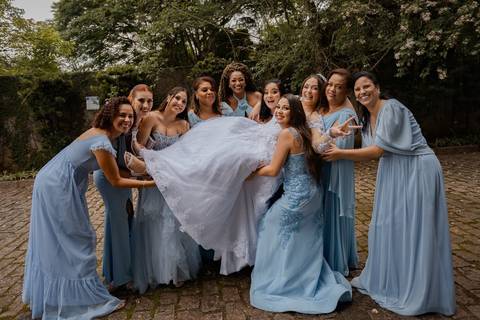 As melhores ideias e inspirações criativas de fotos de casamento registradas por fotógrafos profissionais de eventos da empresa Criativus Foto e Vídeo no Espaço Chácara Vila Velha: Fotos protocolares com os padrinhos '