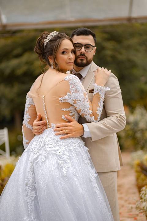 As melhores ideias e inspirações criativas de fotos de casamento registradas por fotógrafos profissionais de eventos da empresa Criativus Foto e Vídeo no Espaço Chácara Vila Velha: Fotos apenas dos noivos'