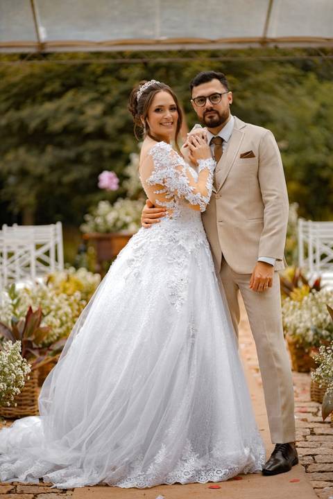 As melhores ideias e inspirações criativas de fotos de casamento registradas por fotógrafos profissionais de eventos da empresa Criativus Foto e Vídeo no Espaço Chácara Vila Velha: Fotos apenas dos noivos'