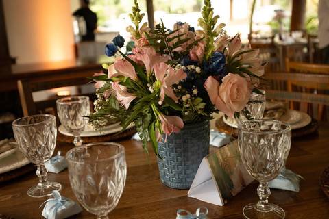 As melhores ideias e inspirações criativas de fotos de casamento registradas por fotógrafos profissionais de eventos da empresa Criativus Foto e Vídeo no Espaço Chácara Vila Velha: Fotos da decoração'