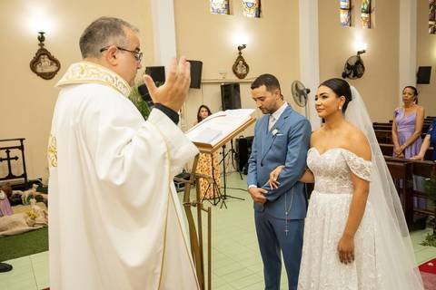 As melhores ideias e inspirações criativas de fotos de casamento registradas por fotógrafos profissionais de eventos da empresa Criativus Foto e Vídeo na igreja Paróquia Santa Francisca Xavier Cabrini: Fotos do momento da cerimônia'