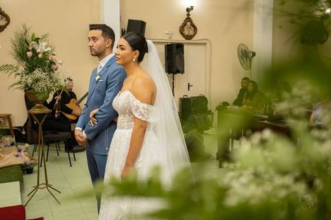 As melhores ideias e inspirações criativas de fotos de casamento registradas por fotógrafos profissionais de eventos da empresa Criativus Foto e Vídeo na igreja Paróquia Santa Francisca Xavier Cabrini: Fotos do momento da cerimônia'