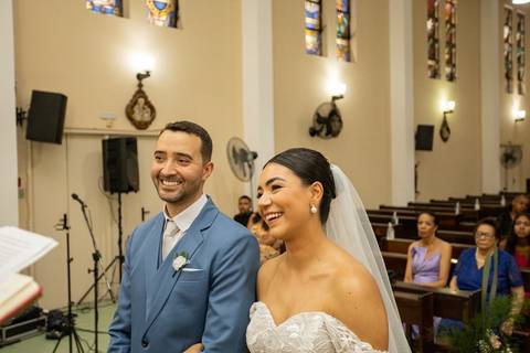 As melhores ideias e inspirações criativas de fotos de casamento registradas por fotógrafos profissionais de eventos da empresa Criativus Foto e Vídeo na igreja Paróquia Santa Francisca Xavier Cabrini: Fotos do momento da cerimônia'