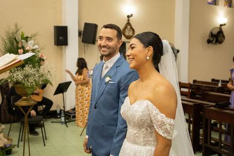 As melhores ideias e inspirações criativas de fotos de casamento registradas por fotógrafos profissionais de eventos da empresa Criativus Foto e Vídeo na igreja Paróquia Santa Francisca Xavier Cabrini: Fotos do momento da cerimônia'