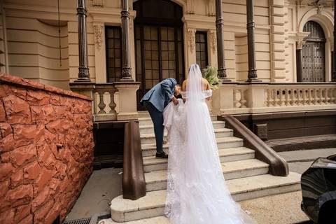 As melhores ideias e inspirações criativas de fotos de casamento registradas por fotógrafos profissionais de eventos da empresa Criativus Foto e Vídeo na igreja Paróquia Santa Francisca Xavier Cabrini: Fotos protocolares dos noivos'