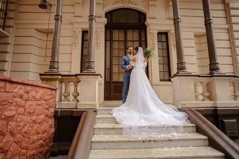 As melhores ideias e inspirações criativas de fotos de casamento registradas por fotógrafos profissionais de eventos da empresa Criativus Foto e Vídeo na igreja Paróquia Santa Francisca Xavier Cabrini: Fotos protocolares dos noivos'