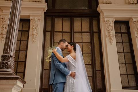 As melhores ideias e inspirações criativas de fotos de casamento registradas por fotógrafos profissionais de eventos da empresa Criativus Foto e Vídeo na igreja Paróquia Santa Francisca Xavier Cabrini: Fotos protocolares dos noivos'