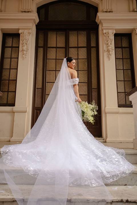 As melhores ideias e inspirações criativas de fotos de casamento registradas por fotógrafos profissionais de eventos da empresa Criativus Foto e Vídeo na igreja Paróquia Santa Francisca Xavier Cabrini: Fotos protocolares dos noivos'