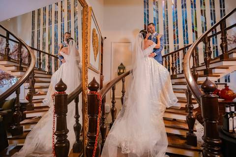 As melhores ideias e inspirações criativas de fotos de casamento registradas por fotógrafos profissionais de eventos da empresa Criativus Foto e Vídeo no Espaço Casa di Nália: Fotos protocolares dos noivos na recepção'