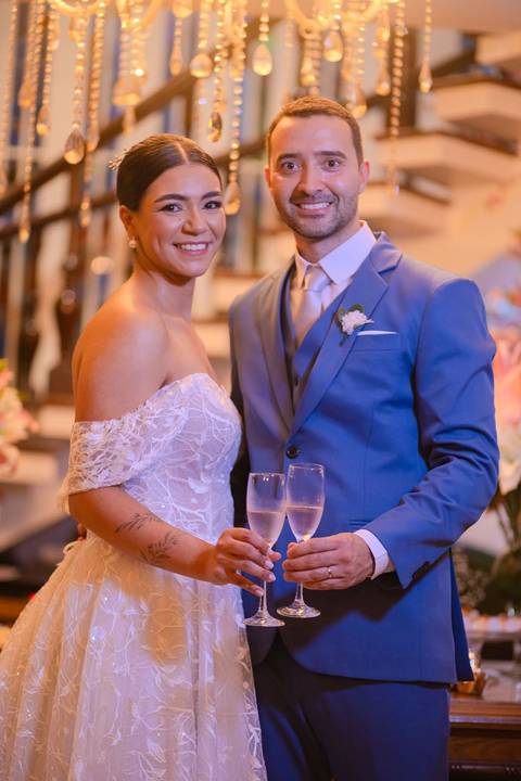 As melhores ideias e inspirações criativas de fotos de casamento registradas por fotógrafos profissionais de eventos da empresa Criativus Foto e Vídeo no Espaço Casa di Nália: Fotos dos noivos na recepção'