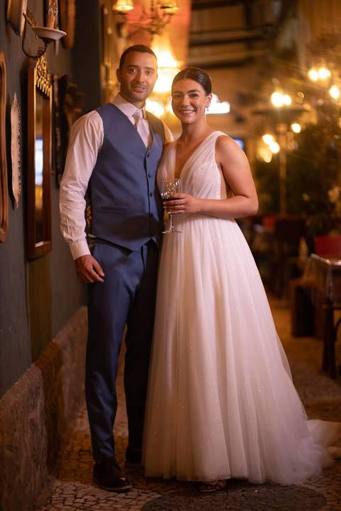 As melhores ideias e inspirações criativas de fotos de casamento registradas por fotógrafos profissionais de eventos da empresa Criativus Foto e Vídeo no Espaço Casa di Nália: Fotos dos noivos na recepção'