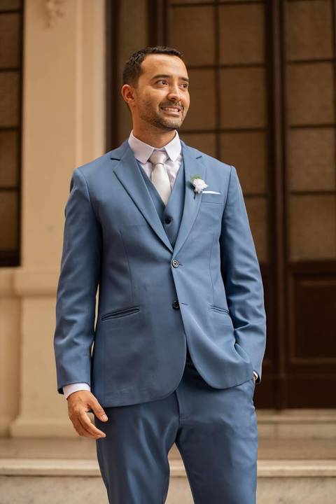 As melhores ideias e inspirações criativas de fotos de casamento registradas por fotógrafos profissionais de eventos da empresa Criativus Foto e Vídeo na igreja Paróquia Santa Francisca Xavier Cabrini: Fotos do making of do noivo'