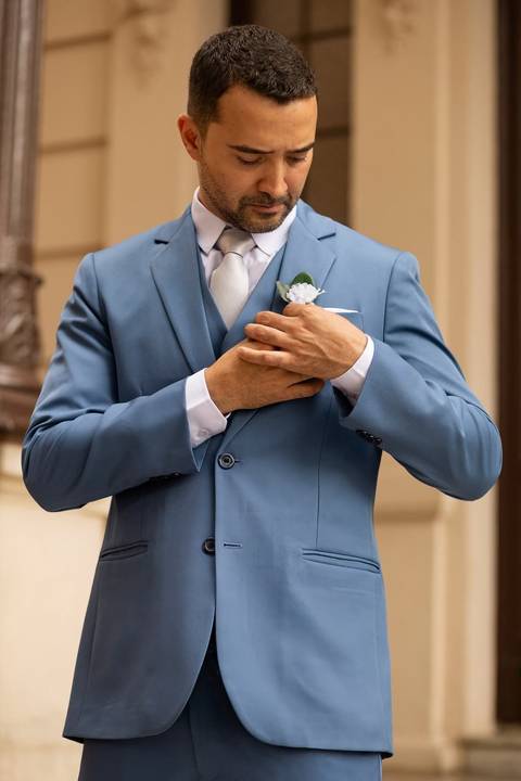 As melhores ideias e inspirações criativas de fotos de casamento registradas por fotógrafos profissionais de eventos da empresa Criativus Foto e Vídeo na igreja Paróquia Santa Francisca Xavier Cabrini: Fotos do making of do noivo'