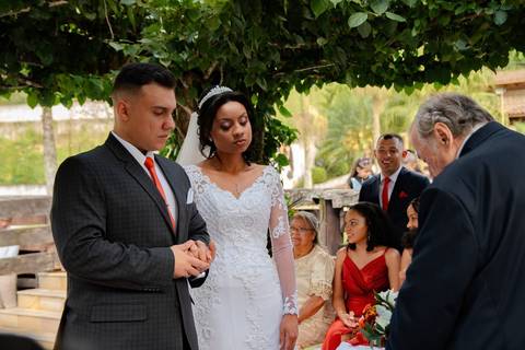 As melhores ideias e inspirações criativas de fotos de casamento registradas por fotógrafos profissionais de eventos da empresa Criativus Foto e Vídeo no Espaço Nelial: Fotos do momento da cerimônia'