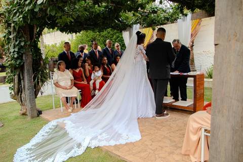 As melhores ideias e inspirações criativas de fotos de casamento registradas por fotógrafos profissionais de eventos da empresa Criativus Foto e Vídeo no Espaço Nelial: Fotos do momento da cerimônia'