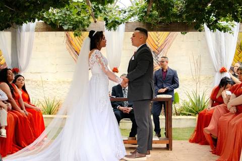 As melhores ideias e inspirações criativas de fotos de casamento registradas por fotógrafos profissionais de eventos da empresa Criativus Foto e Vídeo no Espaço Nelial: Fotos do momento da cerimônia'