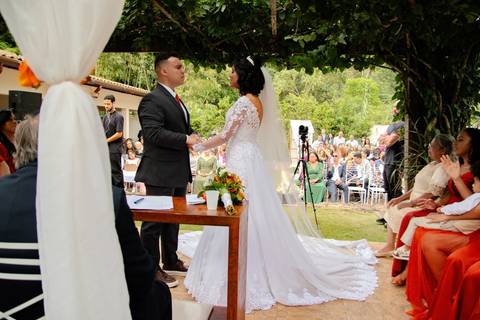 As melhores ideias e inspirações criativas de fotos de casamento registradas por fotógrafos profissionais de eventos da empresa Criativus Foto e Vídeo no Espaço Nelial: Fotos do momento da cerimônia'