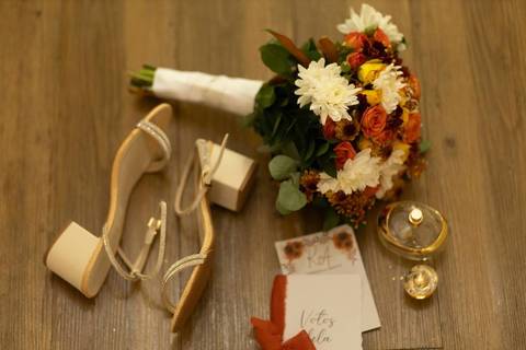 As melhores ideias e inspirações criativas de fotos de casamento registradas por fotógrafos profissionais de eventos da empresa Criativus Foto e Vídeo no salão Janeth Prado Studio de Beleza: Fotos do making of da noiva '