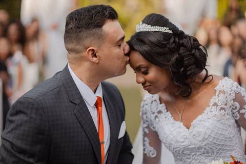 As melhores ideias e inspirações criativas de fotos de casamento registradas por fotógrafos profissionais de eventos da empresa Criativus Foto e Vídeo no Espaço Nelial: Fotos do momento da cerimônia'