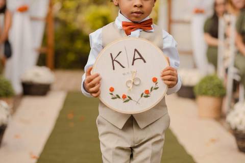 As melhores ideias e inspirações criativas de fotos de casamento registradas por fotógrafos profissionais de eventos da empresa Criativus Foto e Vídeo no Espaço Nelial: Fotos do momento da cerimônia'