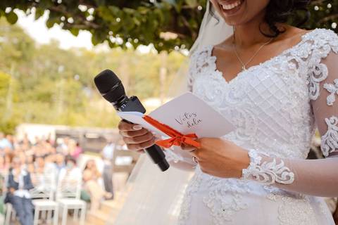 As melhores ideias e inspirações criativas de fotos de casamento registradas por fotógrafos profissionais de eventos da empresa Criativus Foto e Vídeo no Espaço Nelial: Fotos do momento da cerimônia'