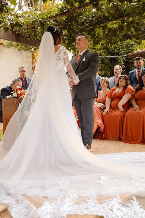 As melhores ideias e inspirações criativas de fotos de casamento registradas por fotógrafos profissionais de eventos da empresa Criativus Foto e Vídeo no Espaço Nelial: Fotos do momento da cerimônia'