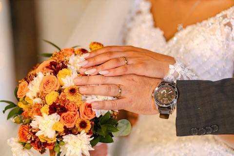 As melhores ideias e inspirações criativas de fotos de casamento registradas por fotógrafos profissionais de eventos da empresa Criativus Foto e Vídeo no Espaço Nelial: Fotos protocolares dos noivos na recepção'