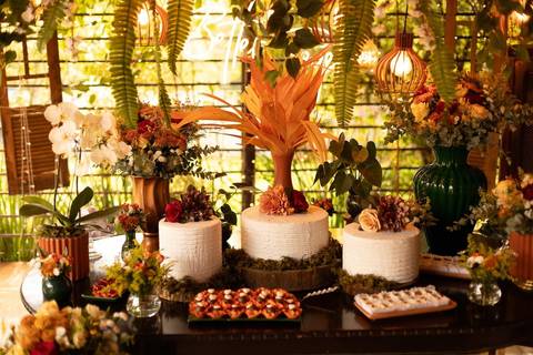 As melhores ideias e inspirações criativas de fotos de casamento registradas por fotógrafos profissionais de eventos da empresa Criativus Foto e Vídeo na Chácara Caminho de Luz: Fotos da decoração da festa'