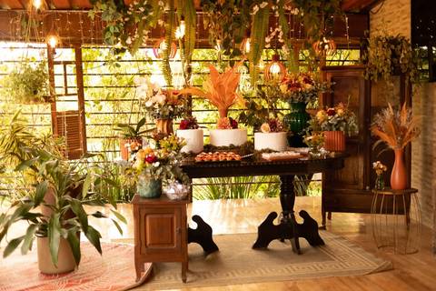 As melhores ideias e inspirações criativas de fotos de casamento registradas por fotógrafos profissionais de eventos da empresa Criativus Foto e Vídeo na Chácara Caminho de Luz: Fotos da decoração da festa'