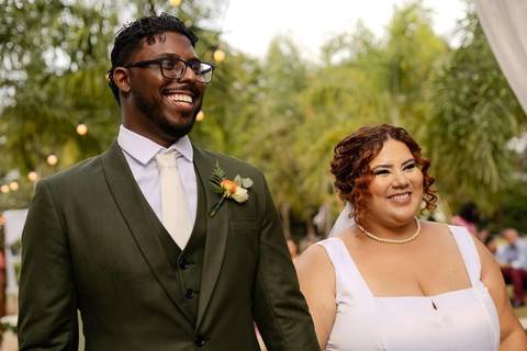 As melhores ideias e inspirações criativas de fotos de casamento registradas por fotógrafos profissionais de eventos da empresa Criativus Foto e Vídeo na Chácara Caminho de Luz: Fotos do momento da cerimônia'