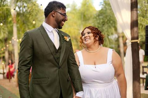 As melhores ideias e inspirações criativas de fotos de casamento registradas por fotógrafos profissionais de eventos da empresa Criativus Foto e Vídeo na Chácara Caminho de Luz: Fotos do momento da cerimônia'