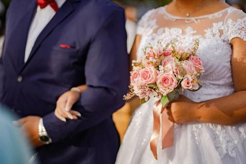As melhores ideias e inspirações criativas de fotos de casamento registradas por fotógrafos profissionais de eventos da empresa Criativus Foto e Vídeo na Chácara Recanto Garrotxa: Fotos do momento da cerimônia'