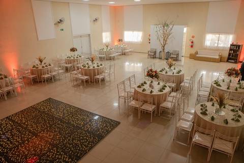 As melhores ideias e inspirações criativas de fotos de casamento registradas por fotógrafos profissionais de eventos da empresa Criativus Foto e Vídeo no Espaço  Lemos Garden: Fotos da recepção'