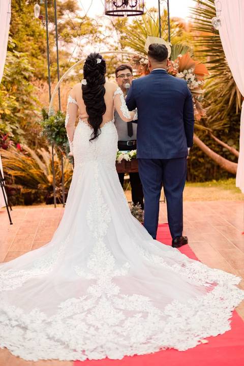 As melhores ideias e inspirações criativas de fotos de casamento registradas por fotógrafos profissionais de eventos da empresa Criativus Foto e Vídeo no Espaço  Lemos Garden: Fotos do momento da cerimônia'