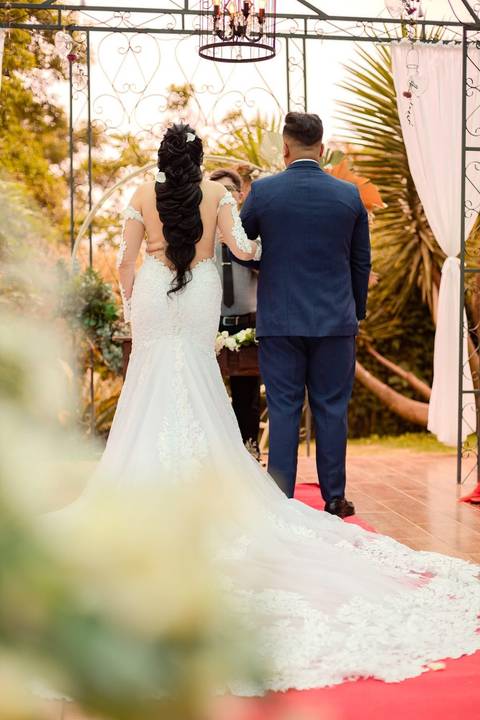 As melhores ideias e inspirações criativas de fotos de casamento registradas por fotógrafos profissionais de eventos da empresa Criativus Foto e Vídeo no Espaço  Lemos Garden: Fotos do momento da cerimônia'