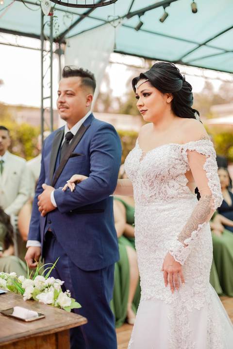 As melhores ideias e inspirações criativas de fotos de casamento registradas por fotógrafos profissionais de eventos da empresa Criativus Foto e Vídeo no Espaço  Lemos Garden: Fotos do momento da cerimônia'