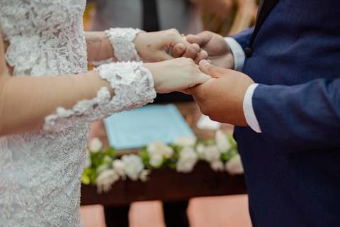 As melhores ideias e inspirações criativas de fotos de casamento registradas por fotógrafos profissionais de eventos da empresa Criativus Foto e Vídeo no Espaço  Lemos Garden: Fotos do momento da cerimônia'