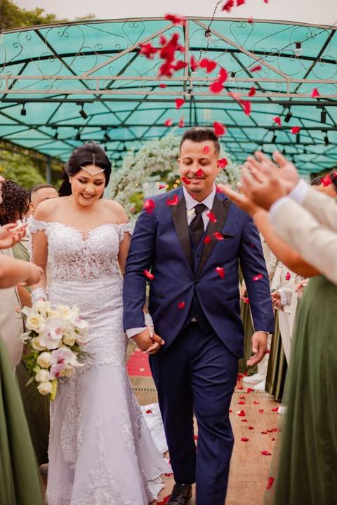 As melhores ideias e inspirações criativas de fotos de casamento registradas por fotógrafos profissionais de eventos da empresa Criativus Foto e Vídeo no Espaço  Lemos Garden: Fotos do momento da cerimônia'