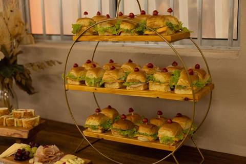 As melhores ideias e inspirações criativas de fotos de casamento registradas por fotógrafos profissionais de eventos da empresa Criativus Foto e Vídeo no Espaço  Lemos Garden: Fotos do buffet'