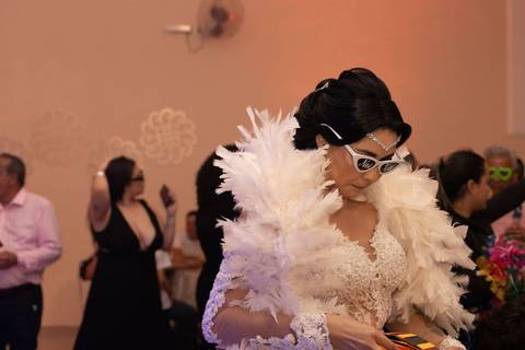 As melhores ideias e inspirações criativas de fotos de casamento registradas por fotógrafos profissionais de eventos da empresa Criativus Foto e Vídeo no Espaço  Lemos Garden: Fotos do momento da festa'