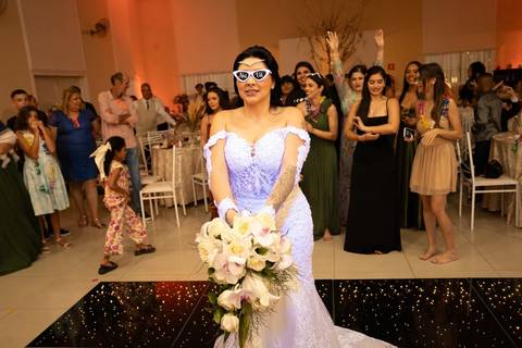 As melhores ideias e inspirações criativas de fotos de casamento registradas por fotógrafos profissionais de eventos da empresa Criativus Foto e Vídeo no Espaço  Lemos Garden: Fotos do momento da festa'