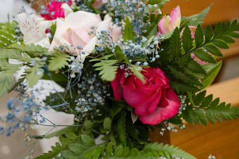 As melhores ideias e inspirações criativas de fotos de casamento registradas por fotógrafos profissionais de eventos da empresa Criativus Foto e Vídeo na Igreja Paróquia Nossa Senhora das Graças: Fotos da cerimônia'