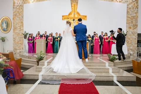 As melhores ideias e inspirações criativas de fotos de casamento registradas por fotógrafos profissionais de eventos da empresa Criativus Foto e Vídeo na Igreja Paróquia Nossa Senhora das Graças: Fotos do momento da cerimônia'