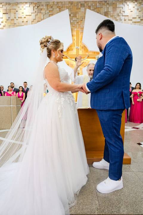As melhores ideias e inspirações criativas de fotos de casamento registradas por fotógrafos profissionais de eventos da empresa Criativus Foto e Vídeo na Igreja Paróquia Nossa Senhora das Graças: Fotos do momento da cerimônia'
