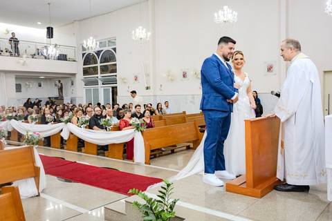 As melhores ideias e inspirações criativas de fotos de casamento registradas por fotógrafos profissionais de eventos da empresa Criativus Foto e Vídeo na Igreja Paróquia Nossa Senhora das Graças: Fotos do momento da cerimônia'