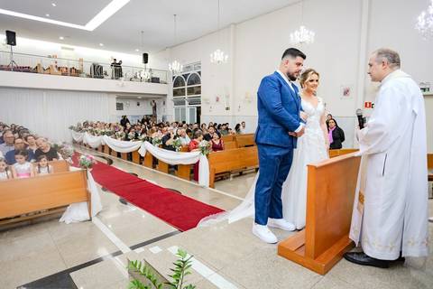 As melhores ideias e inspirações criativas de fotos de casamento registradas por fotógrafos profissionais de eventos da empresa Criativus Foto e Vídeo na Igreja Paróquia Nossa Senhora das Graças: Fotos do momento da cerimônia'