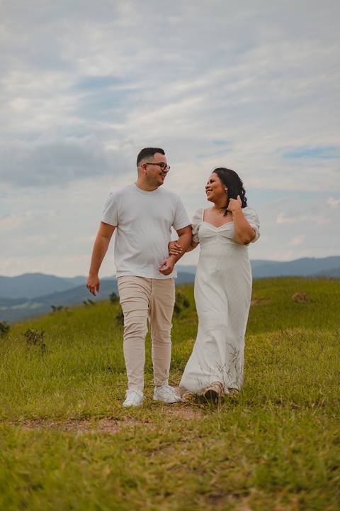 As melhores ideias e inspirações criativas de fotos de ensaio pré casamento registradas por fotógrafos profissionais de eventos da empresa Criativus Foto e Vídeo no Morro do Capuava'